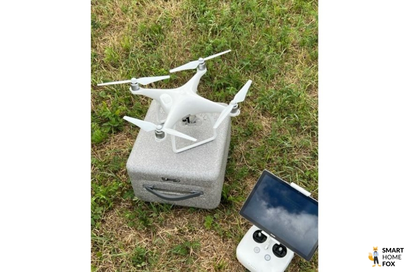 DJI Phantom 4 in der Wiese